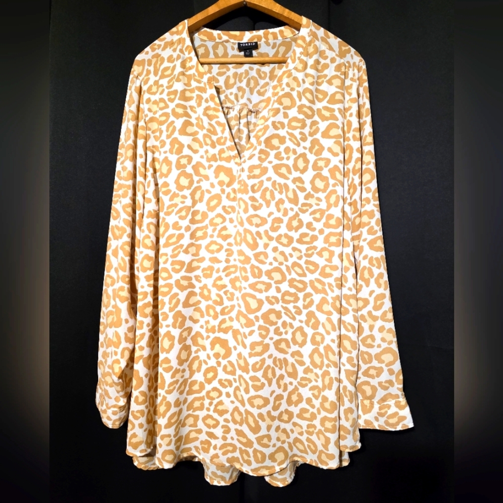 Torrid Women’s Plus Size Leopard Print Blouse Tan/White Color Size 3 (3X)